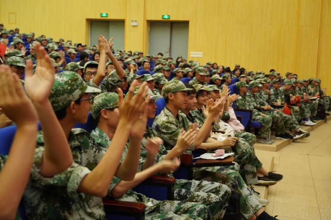 春蚕到死丝方尽，蜡炬成灰泪始干是什么意思